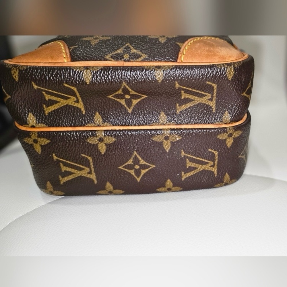Louis Vuitton Amazon Monogram Unisex Bag - Picture 8 of 17